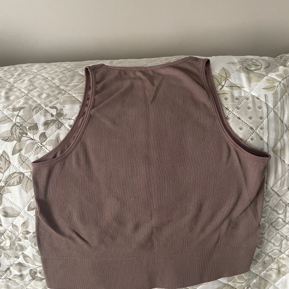 Cropped Tank - Picture 2 of 3